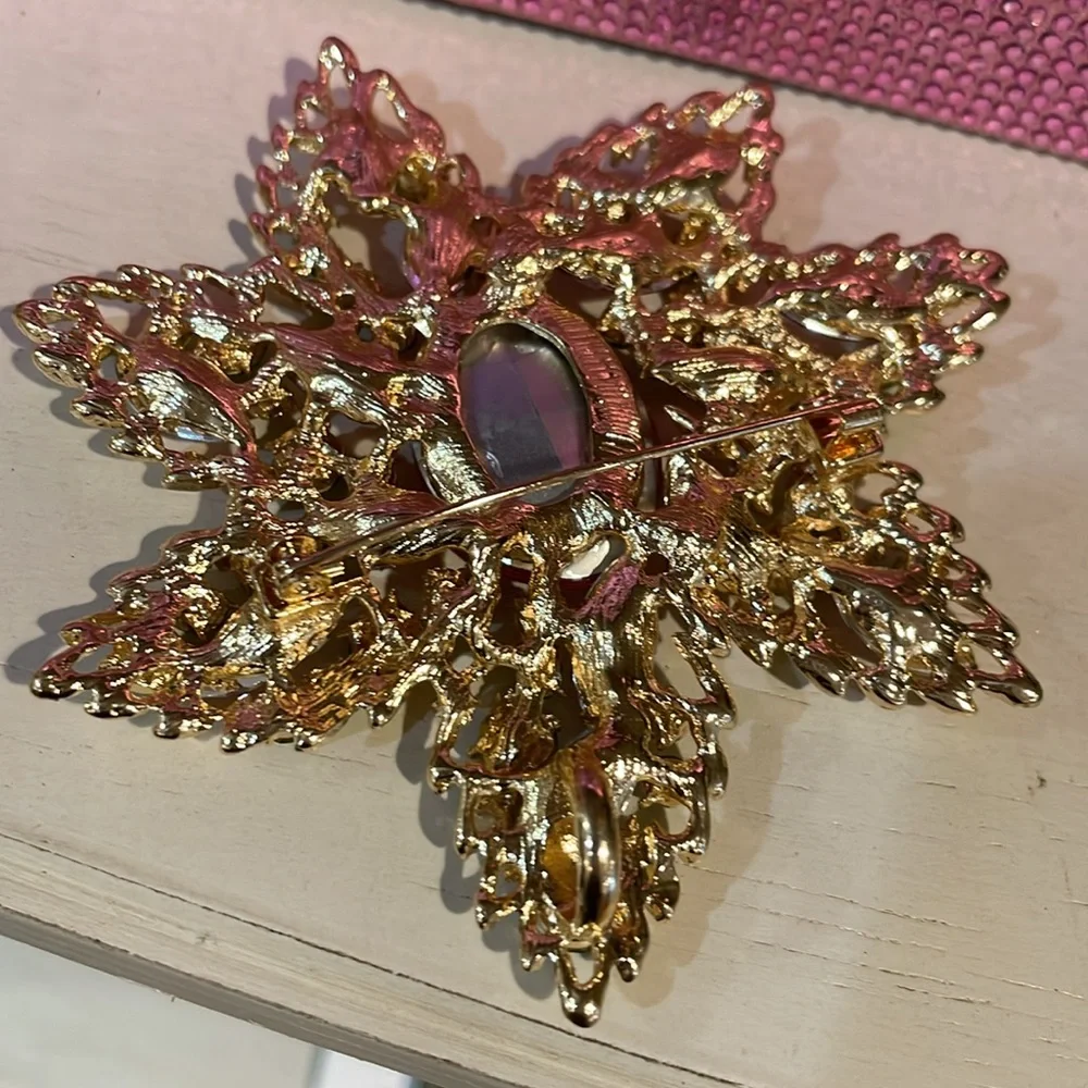 Elegant Pink and Green Floral Brooch - Picture 3 of 3